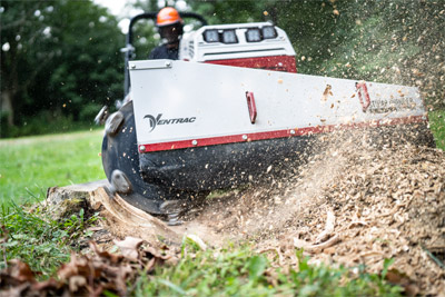 KC220 Stump Grinder - Pushing material away using the new material blade. 
