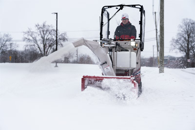 70.6009 OPERATOR WINDSCREEN - This windscreen makes snow removal even easier on the operator. 